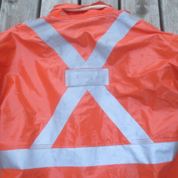 Hi-Vis Flame Gard Utili-Gard Flame Resistant Waterproof Jacket - Size S/M. - Picture 4 of 14